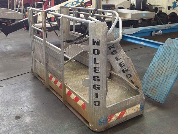 Vendita-piccola-piattaforma-aerea-semovente-per-edilizia-Emilia-Romagna