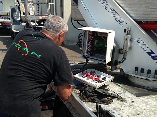 Verifiche-Asl-e-prima-verifica-piattaforme-aeree-gru-Modena-Reggio-Emilia